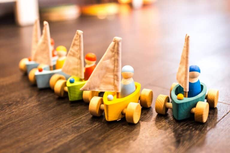 Jeux en bois pour enfant en forme de bateau